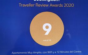 Apartamento Muy Amplio, con WiFi y a 12 Minutos del Centro